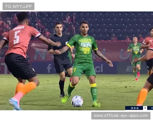 “伊万·戈梅斯的高效防守与精准传球，帮助美洲狮队在世界橄榄球赛事中迎接挑战”